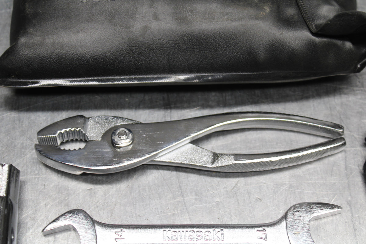 04 KAWASAKI VULCAN 1500 STOCK TOOLS OEM TOOL BAG KIT SET BB762