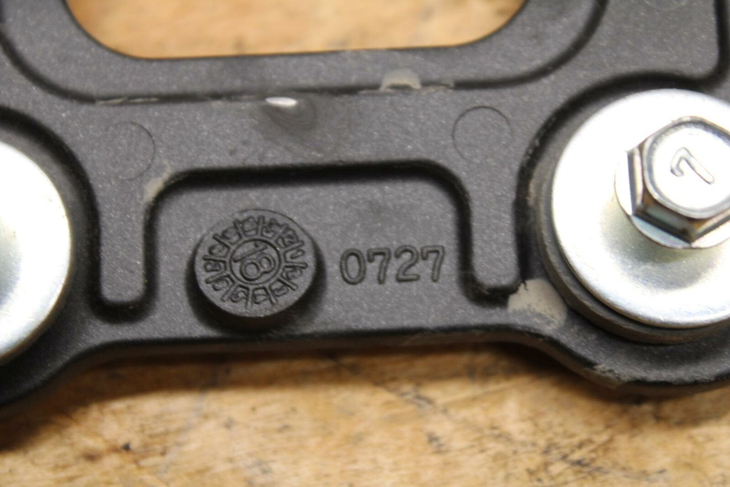 19-20 KAWASAKI NINJA ZX6R FRONT GAS TANK BRACKET MOUNT BB338