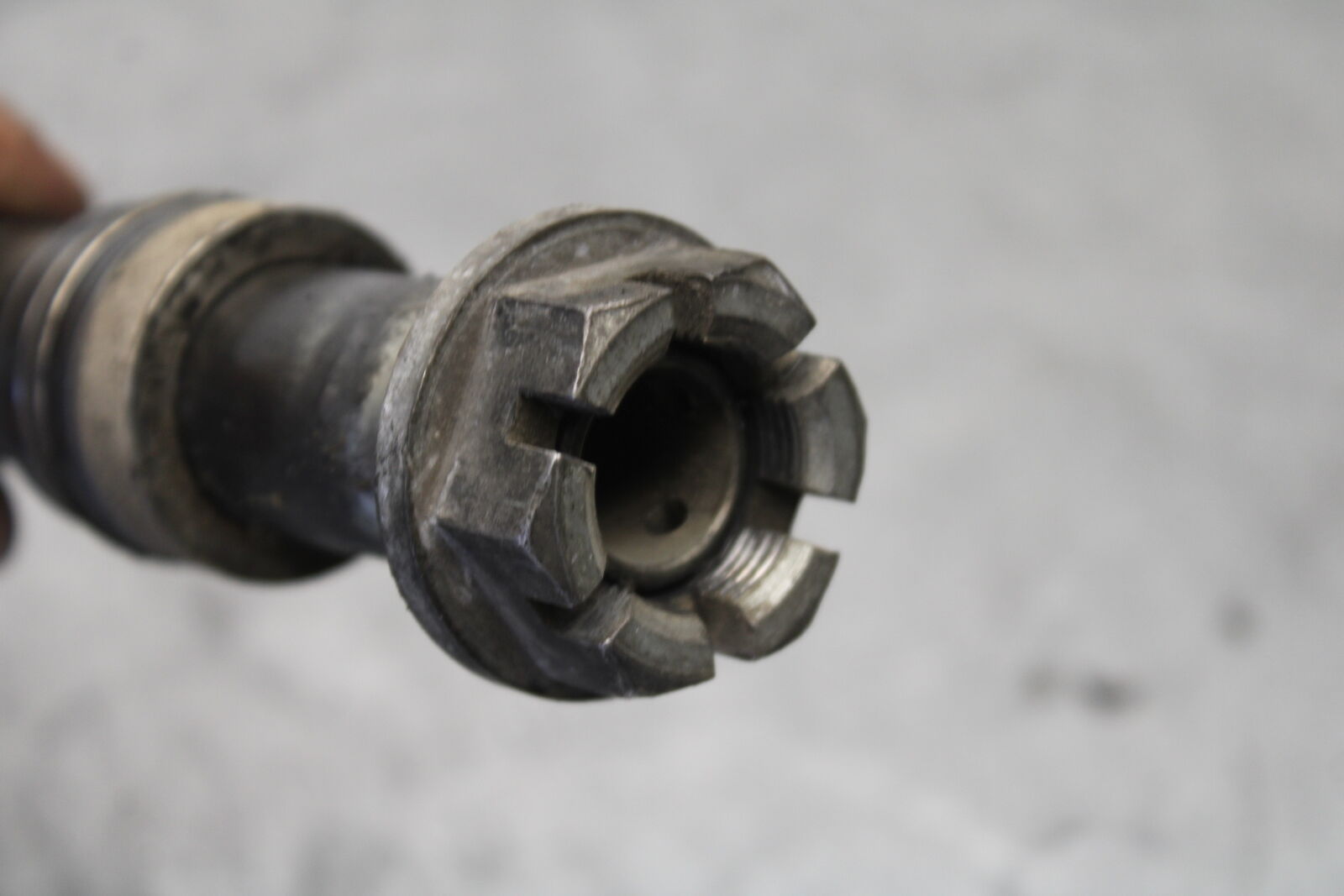03-07 SUZUKI SV1000S REAR AXLE BACK WHEEL RIM PIVOT BOLT AXEL BB657