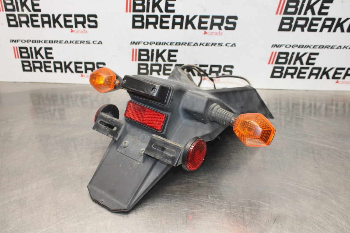 06 SUZUKI SV650S REAR BACK FENDER MUD GUARD BB783