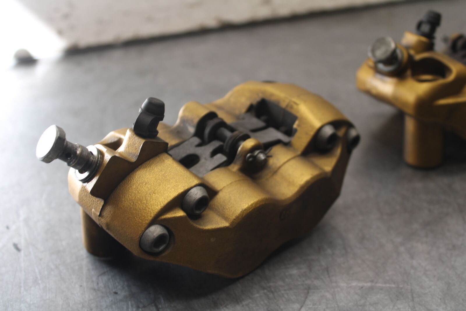 07-08 TRIUMPH DAYTONA 675 RIGHT LEFT FRONT BRAKE CALIPER SET PAIR CALIPERS BB685