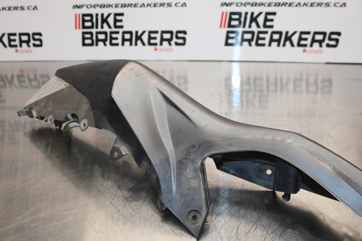 11 SUZUKI GSXR1000 LEFT REAR BACK TAIL FAIRING COWL SHROUD BB142