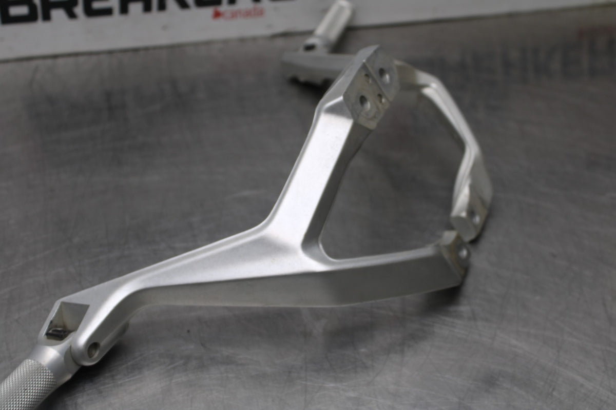 16 DUCATI 959 PANIGALE REAR BACK PASSENGER PEG SET PAIR BB912