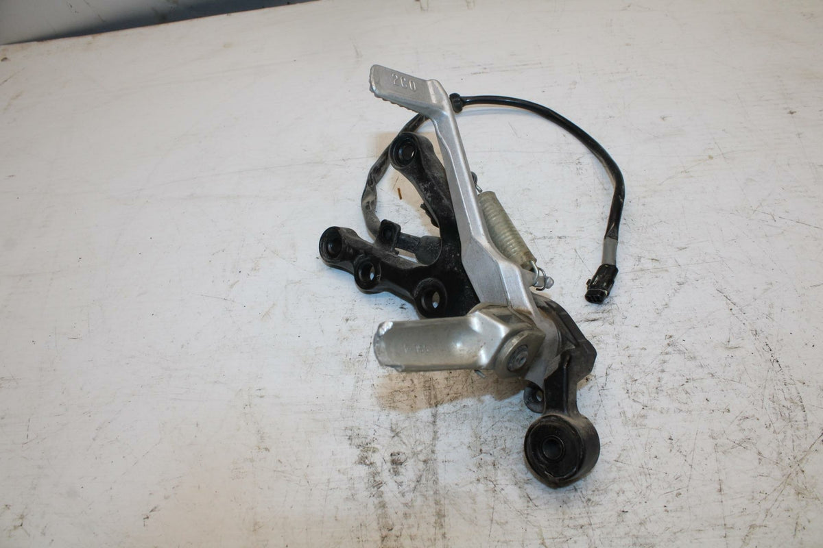 08-17 YAMAHA YZF R6 RIGHT REARSET REAR SET DRIVER FOOT PEG REST STOP BB354