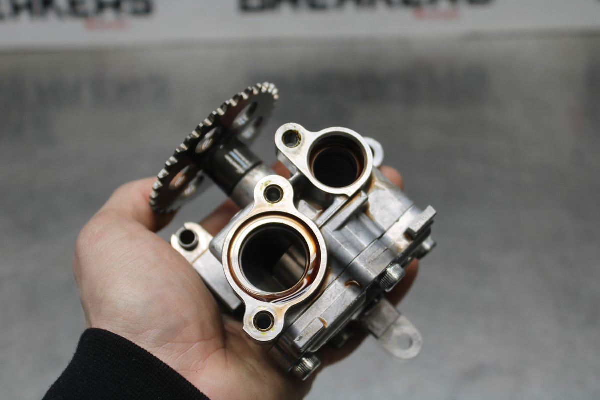 18 YAMAHA YZF R1  ENGINE MOTOR OIL PUMP BB838