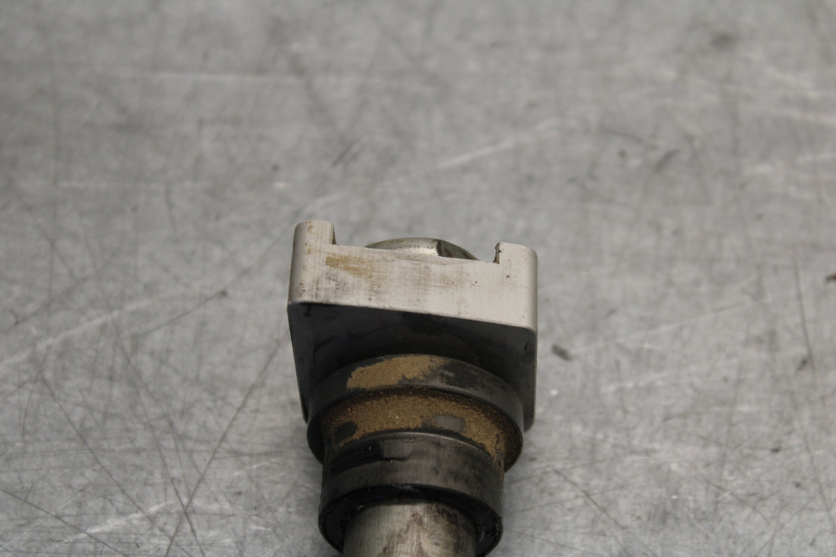 09-11 TRIUMPH DAYTONA 675 REAR AXLE BACK WHEEL RIM PIVOT BOLT AXEL BB652