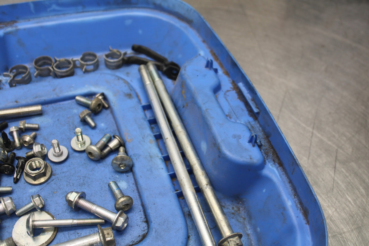 18 SUZUKI GSXR750 MOUNTING BOLTS HARDWARE SCREWS BB891