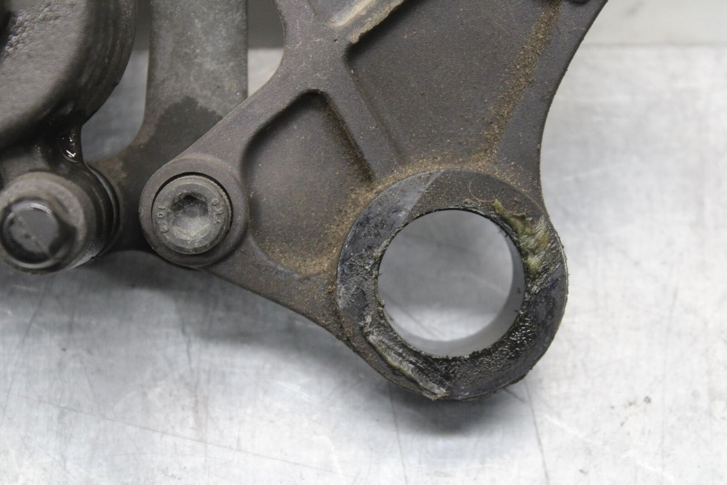 2011 Kawasaki Ninja ZX6R ZX600R REAR BACK BRAKE CALIPER W MOUNT BRACKET BB587