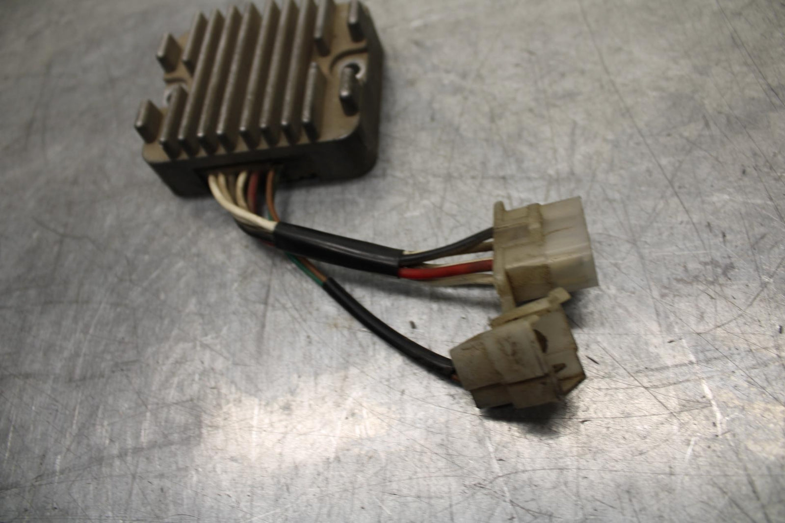 1979 Yamaha XS1100 RECTIFIER VOLTAGE REGULATOR 1T4-81960-A0-00 BB572