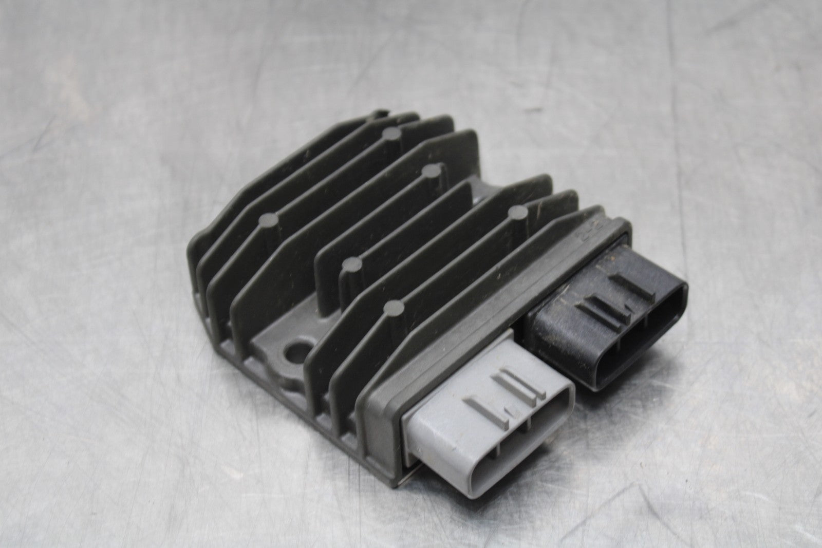 22-25 YAMAHA YZF R7 RECTIFIER VOLTAGE REGULATOR BB176