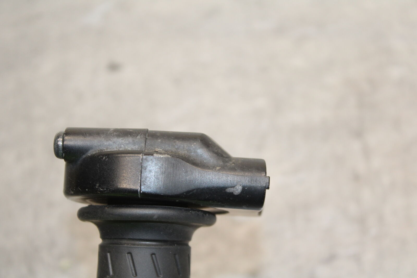 12-13 KAWASAKI Z1000 THROTTLE CABLE LINE HOUSING GUIDE BB743