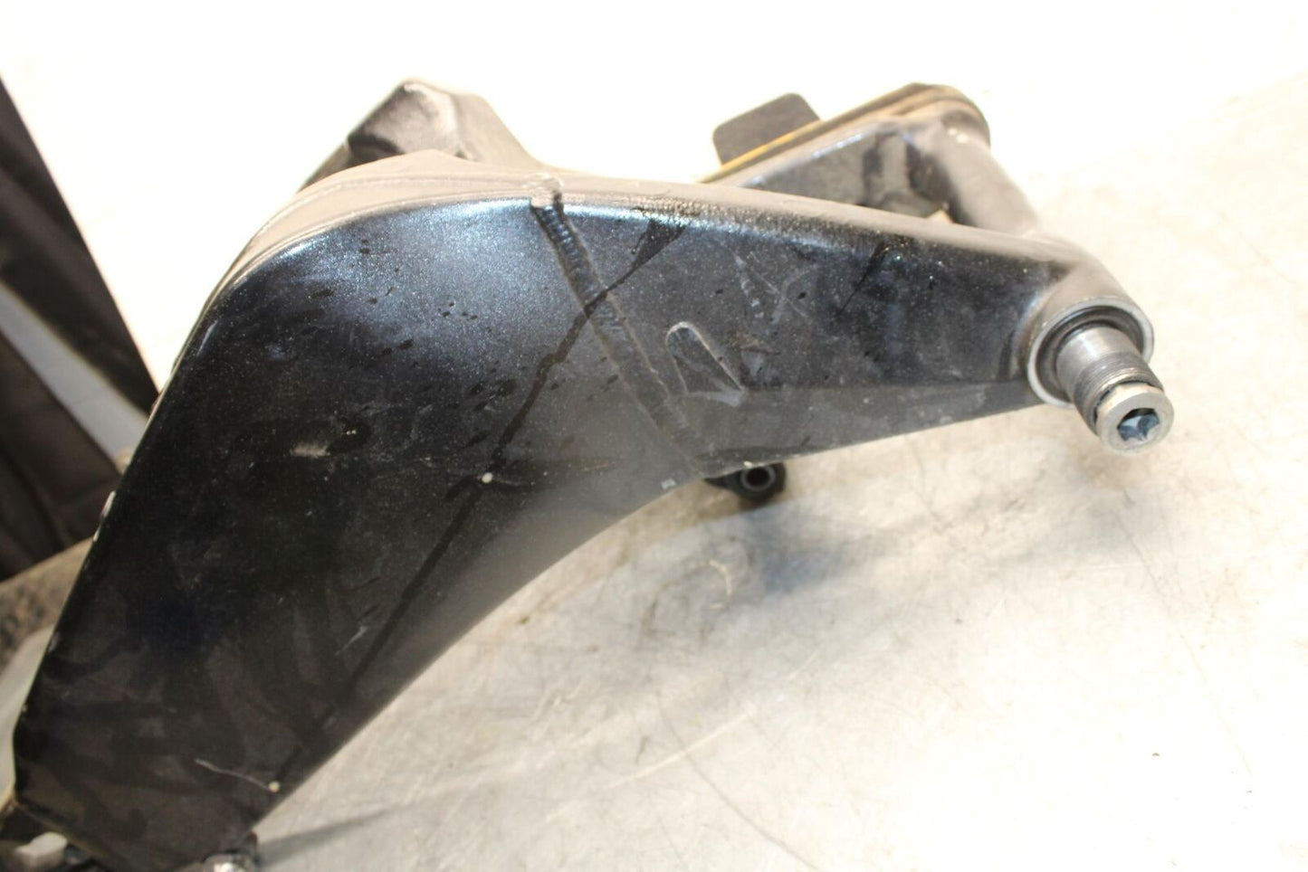 2009 Kawasaki Ninja ZX6R ZX600R SPRAY PAINTED  SWINGARM BACK SUSPENSION BB538