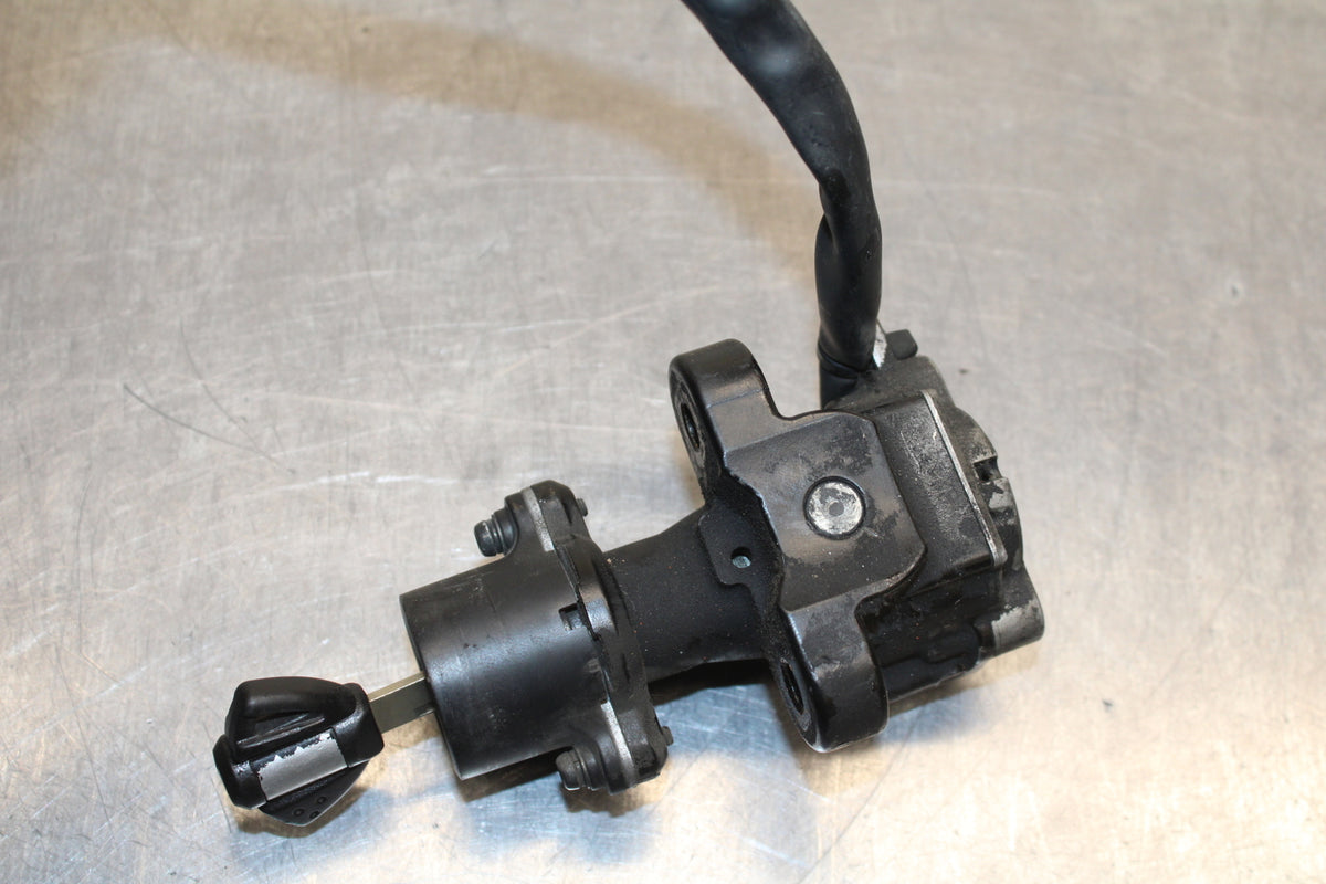 09 SUZUKI GSXR600 IGNITION LOCK KEY SET W/ GAS CAP BB759