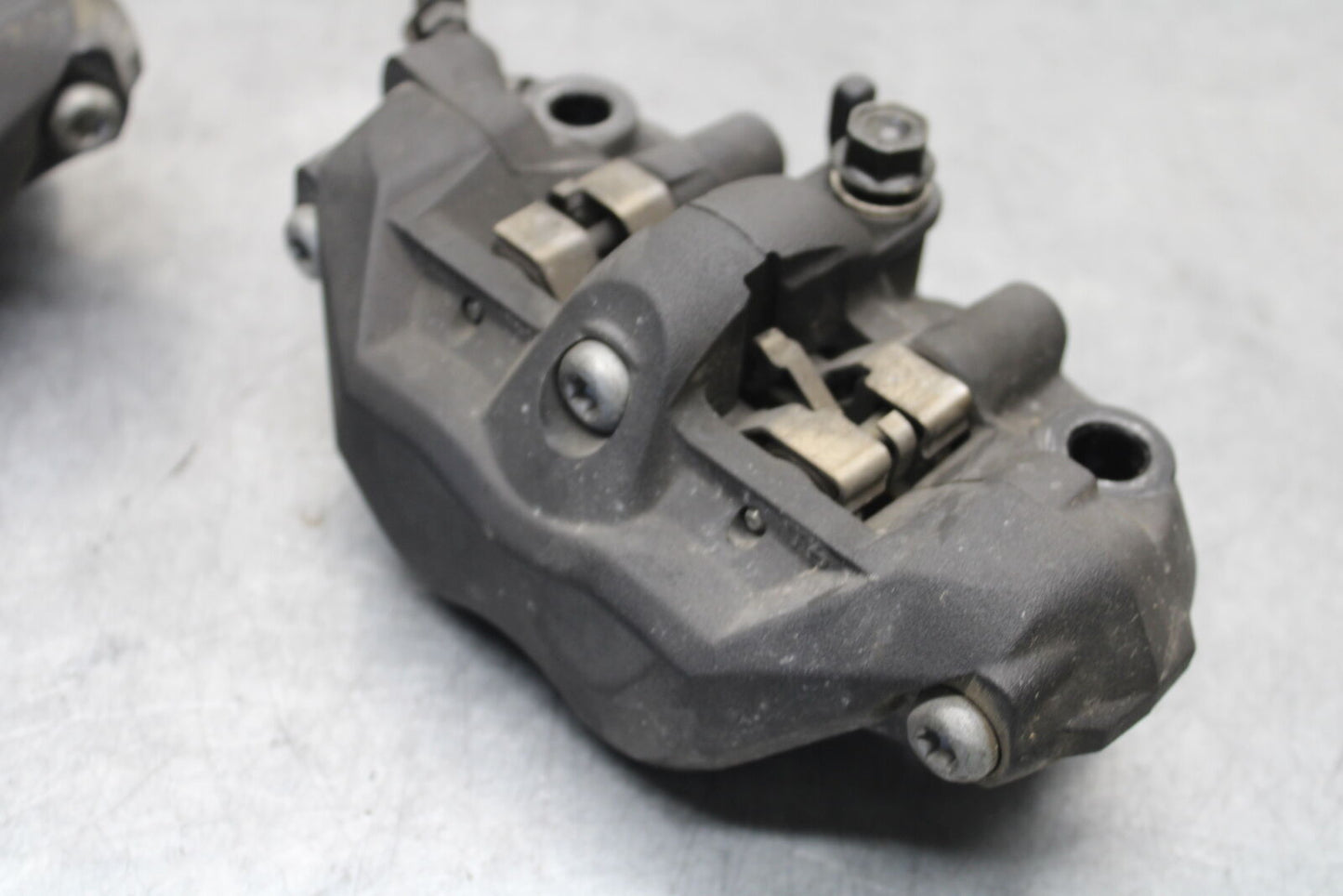 05-06 HONDA CBR600RR RIGHT LEFT FRONT BRAKE CALIPER SET PAIR CALIPERS BB655
