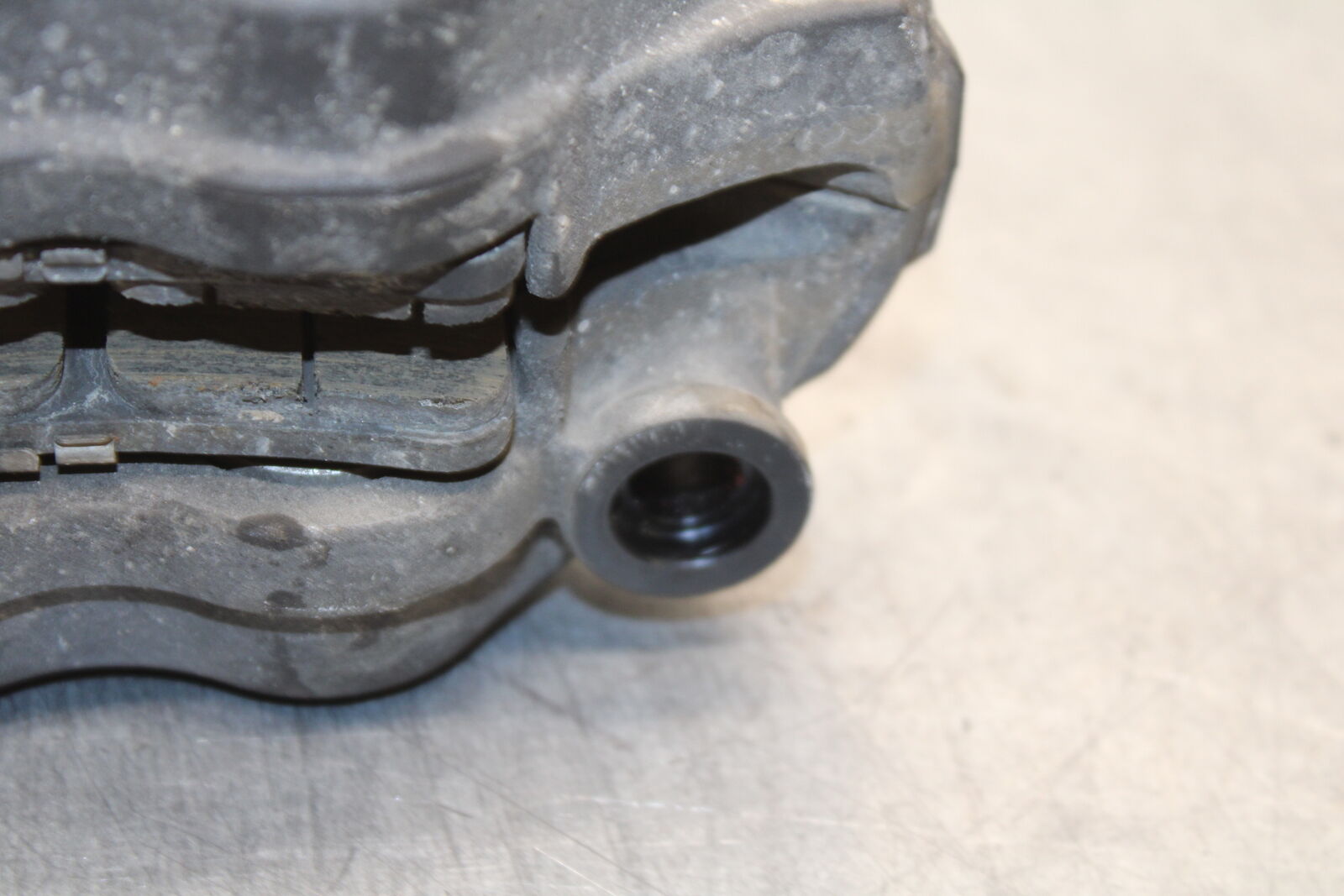 05-06 HONDA CBR600RR RIGHT LEFT FRONT BRAKE CALIPER SET PAIR CALIPERS BB655