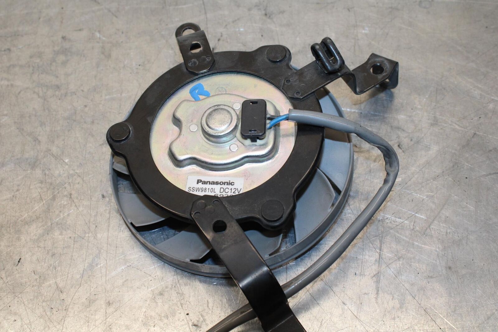 2007 Yamaha YZF R1 RIGHT ENGINE RADIATOR COOLING FAN 4C8-12405-10-00 BB575