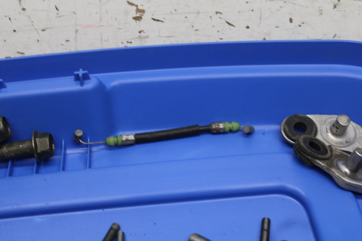 06 YAMAHA YZF R6 MOUNTING BOLTS HARDWARE MOTOR SCREWS BB716