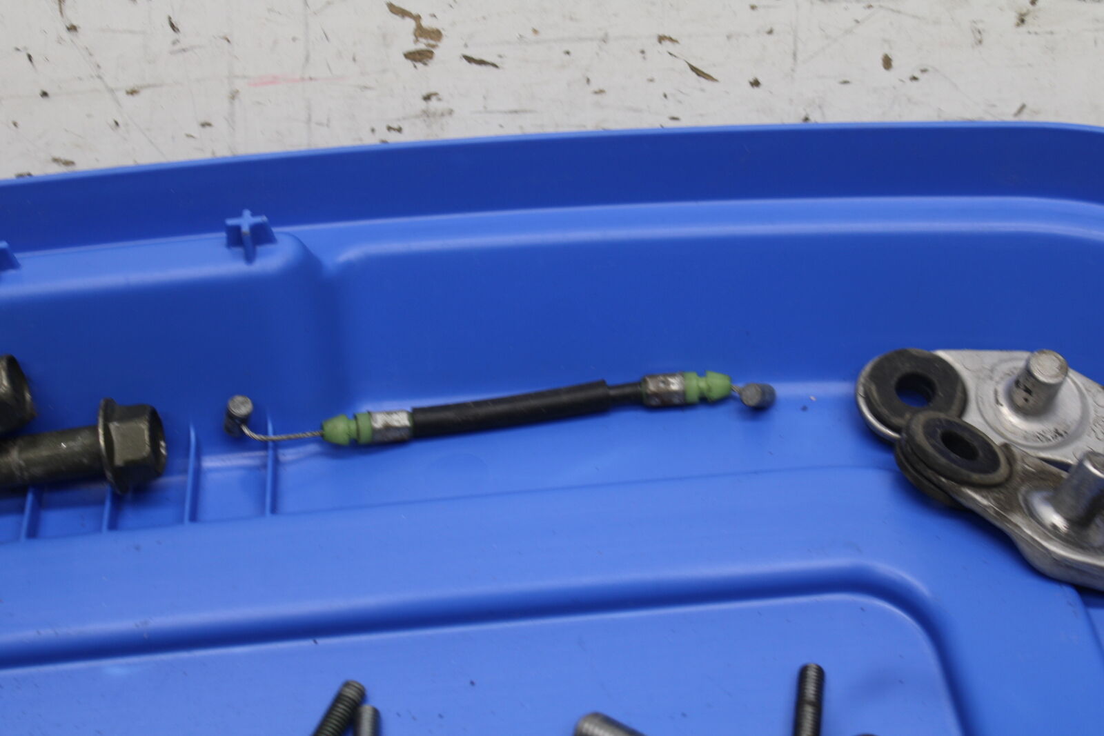 06 YAMAHA YZF R6 MOUNTING BOLTS HARDWARE MOTOR SCREWS BB716