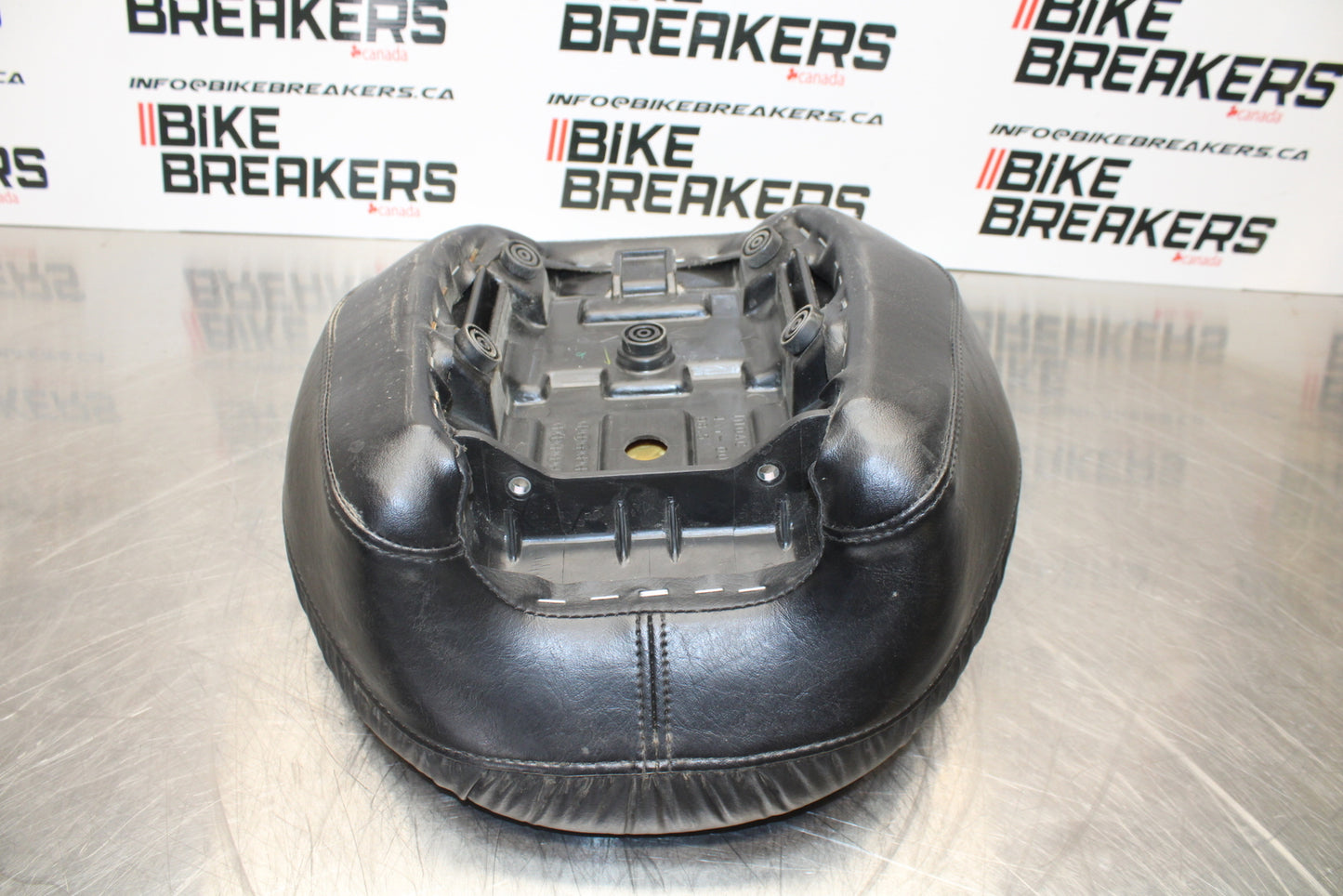 09 YAMAHA ROYAL STAR XVZ1300TF VENTURE REAR BACK PASSENGER SEAT BB151