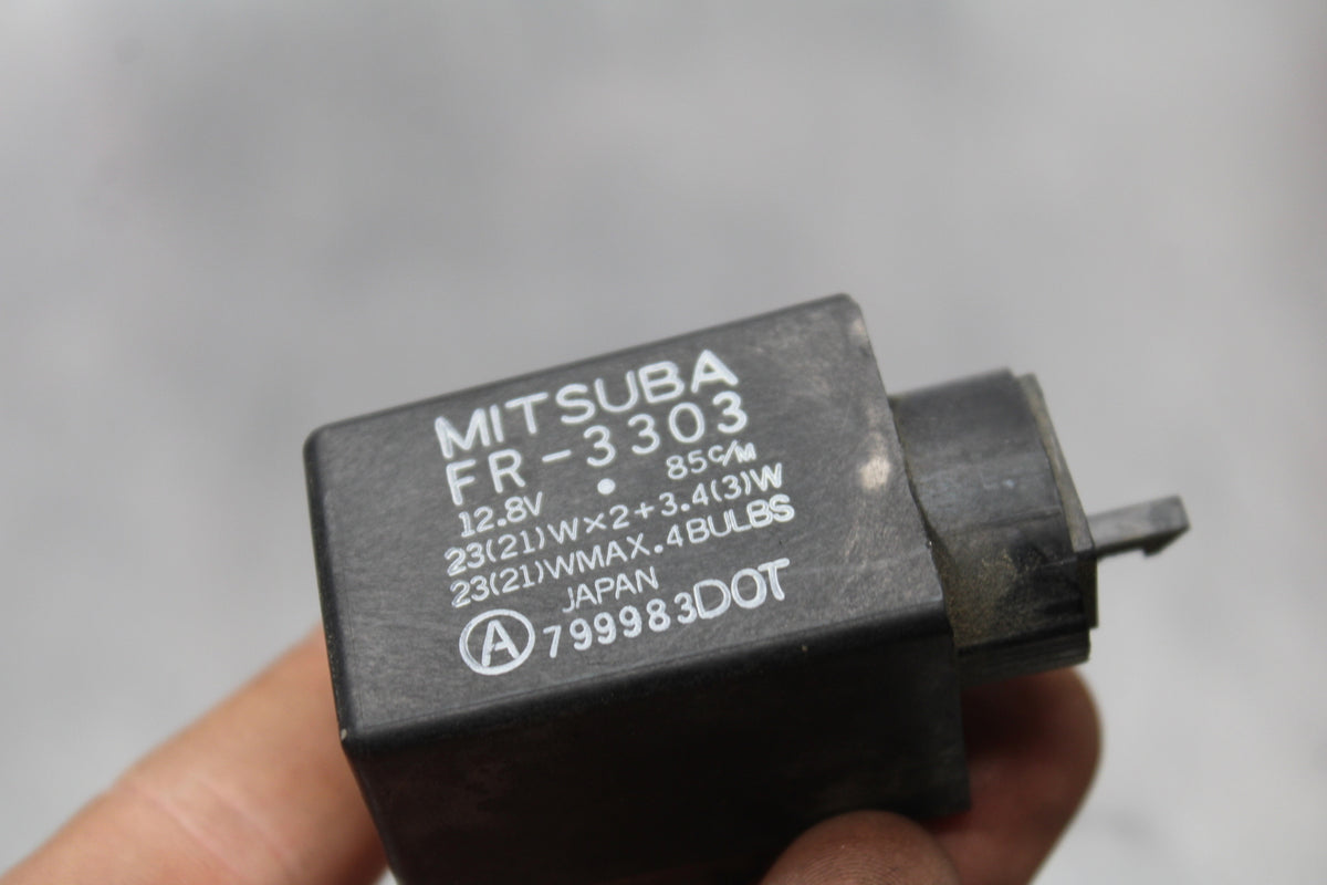 98-05 HONDA SUPER HAWK 1000 VTR1000F TURN SIGNAL BLINKER RELAY FLASHER BB152