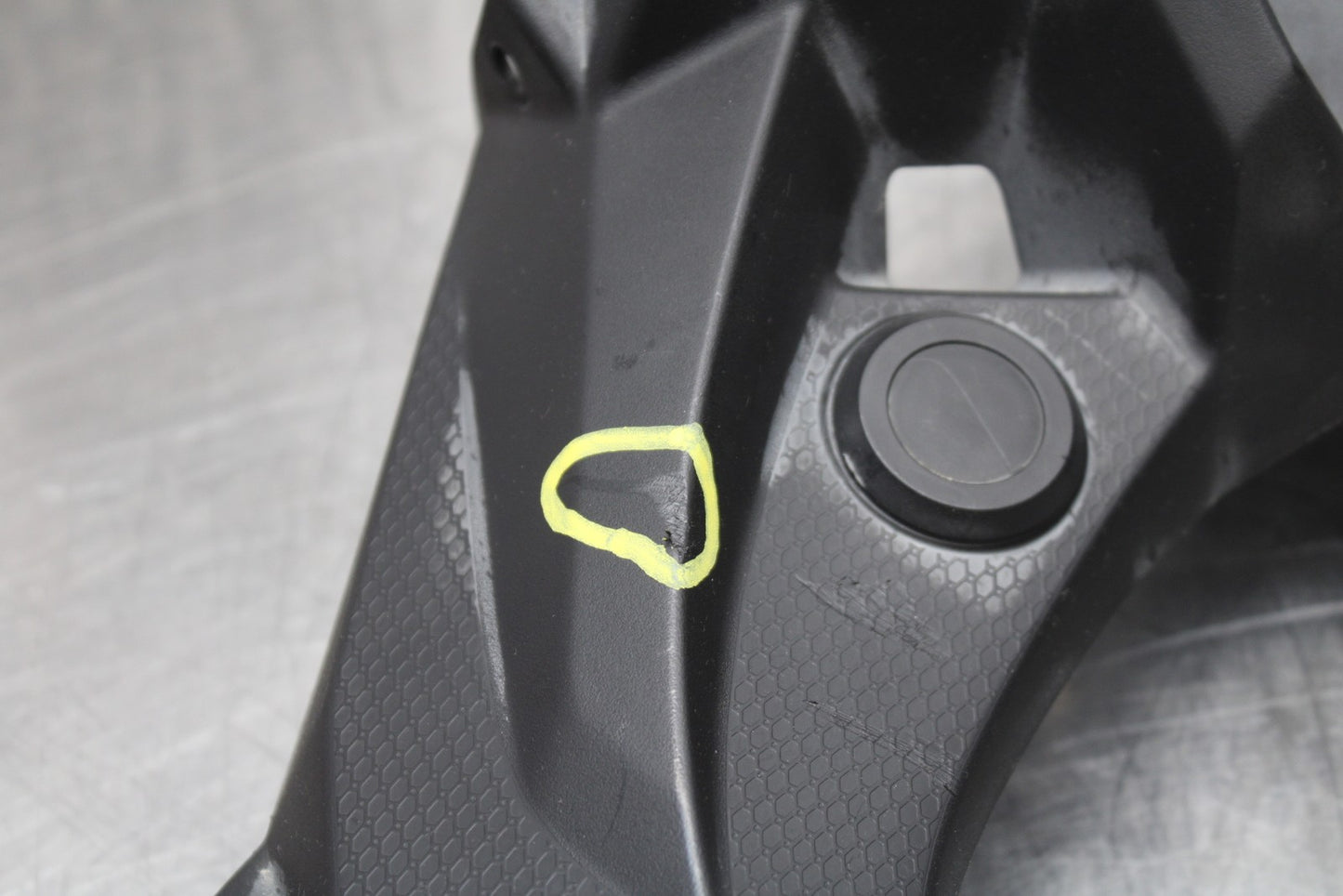 18-23 KAWASAKI NINJA 400 EX400 ABS FRONT CENTER COWL FAIRING BB177