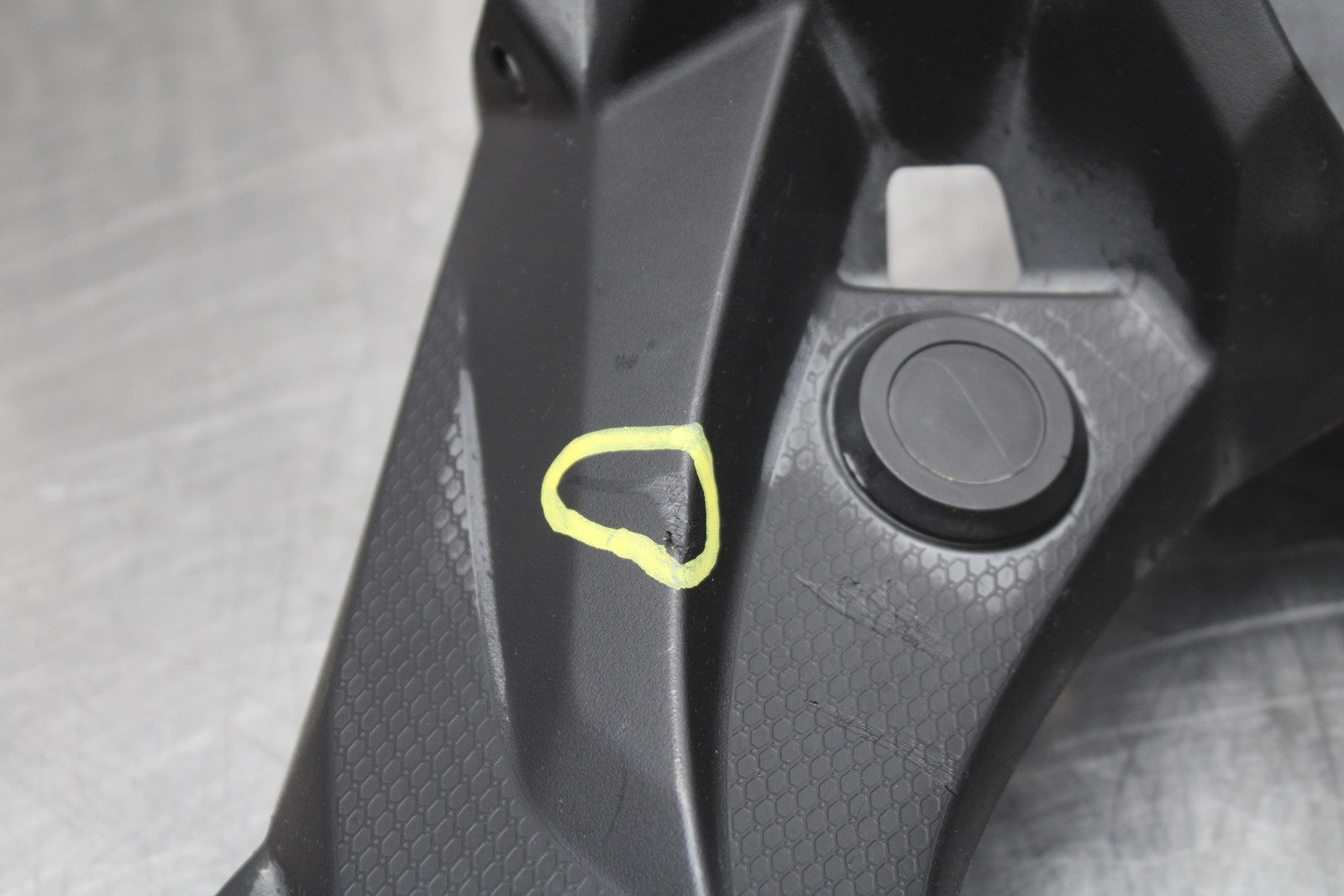 18-23 KAWASAKI NINJA 400 EX400 ABS FRONT CENTER COWL FAIRING BB177