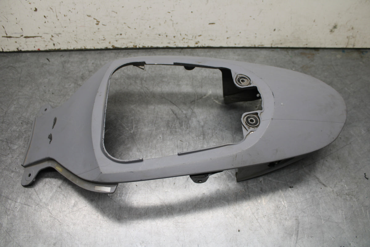 08-10 SUZUKI GSXR 600  CENTER REAR BACK TAIL FAIRING COWL BB101