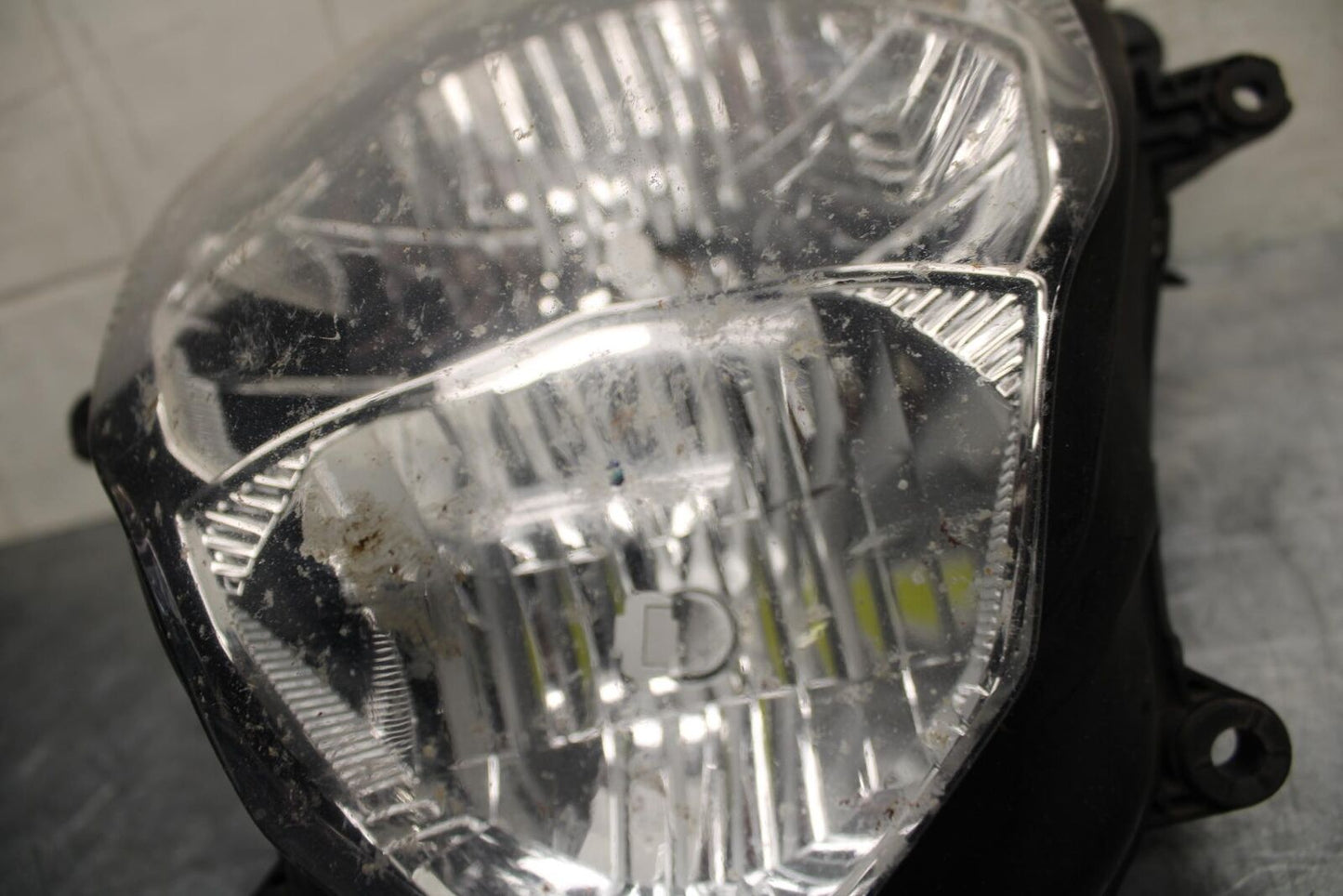13 SUZUKI GSXR750 FRONT HEADLIGHT HEAD LIGHT LAMP BB474