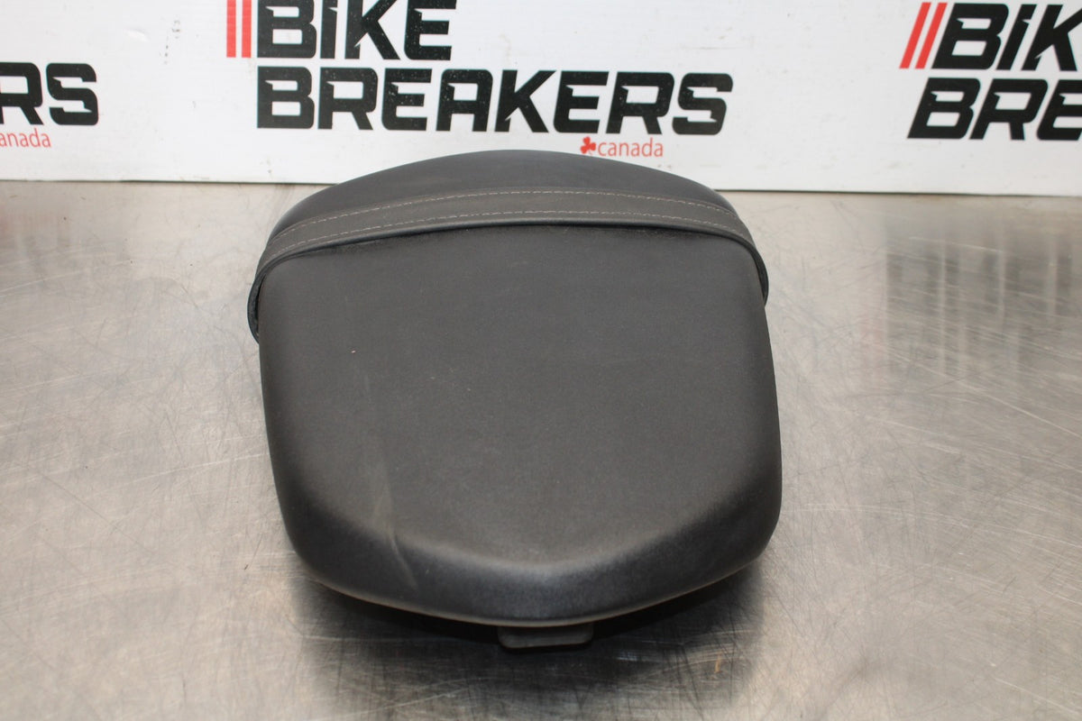 06-07 SUZUKI GSXR 600 REAR BACK PASSENGER TANDEM SEAT PAD SADDLE PILLION BB178
