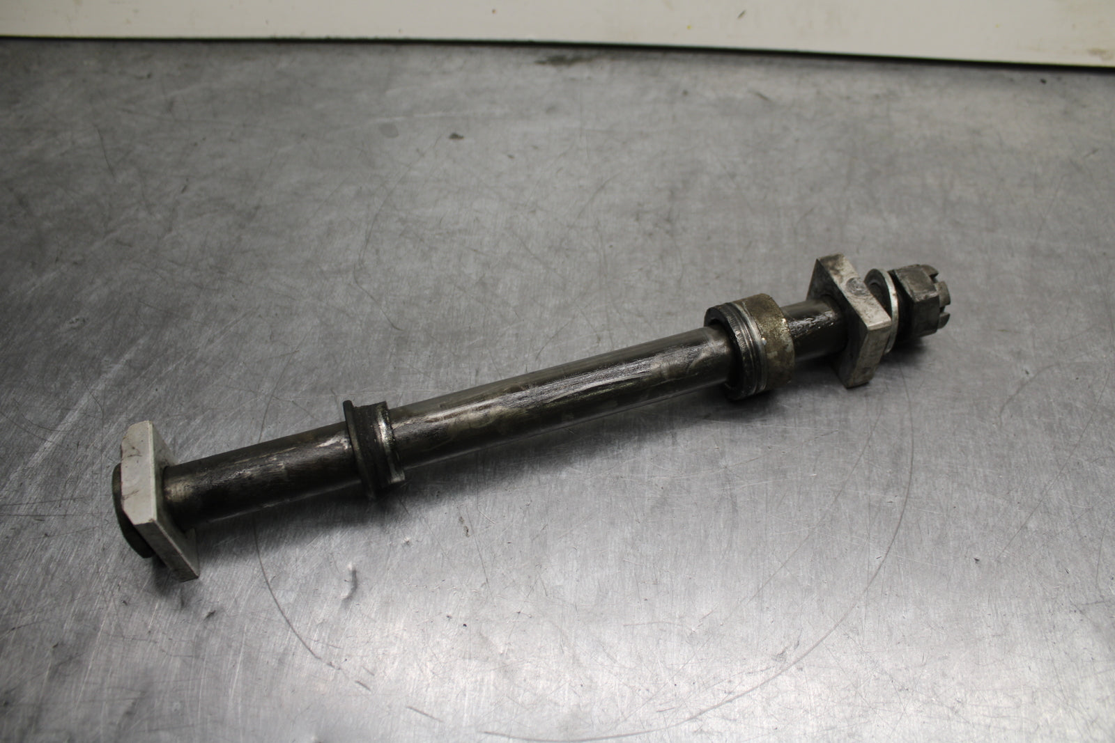 00-02 KAWASAKI NINJA ZX6R REAR AXLE BACK WHEEL RIM PIVOT BOLT AXEL BB750