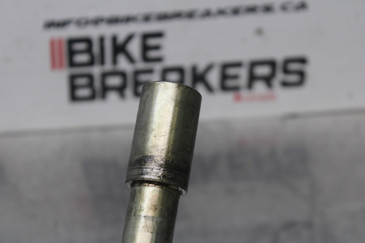 06-07 SUZUKI GSXR600 FRONT WHEEL RIM AXLE PIVOT BOLT BB836