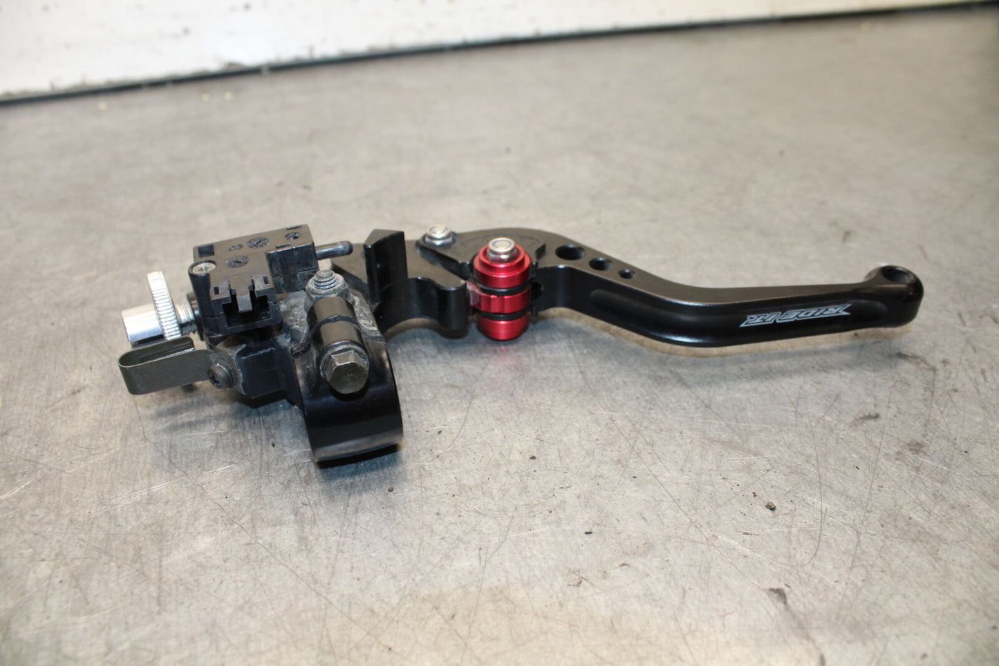 05-06 SUZUKI GSXR1000 CLUTCH PERCH MOUNT WITH LEVER BB663