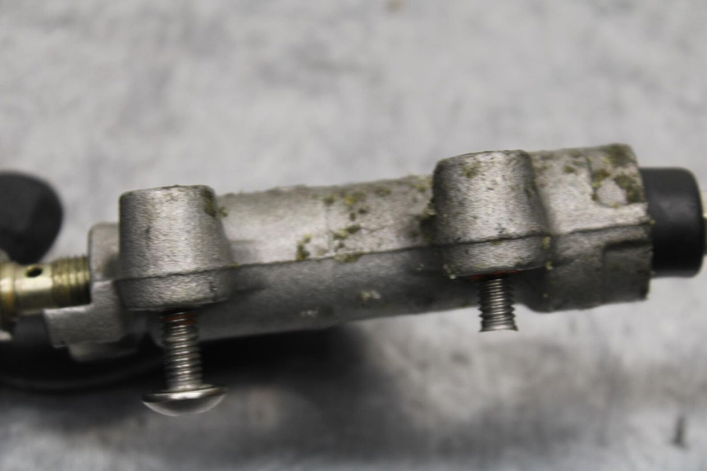 06-07 SUZUKI GSXR 600 REAR BACK BRAKE MASTER CYLINDER W RESERVOIR BB104