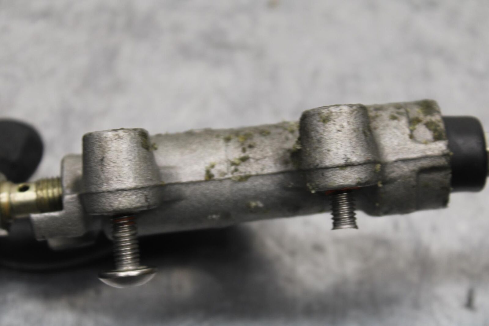 06-07 SUZUKI GSXR 600 REAR BACK BRAKE MASTER CYLINDER W RESERVOIR BB104