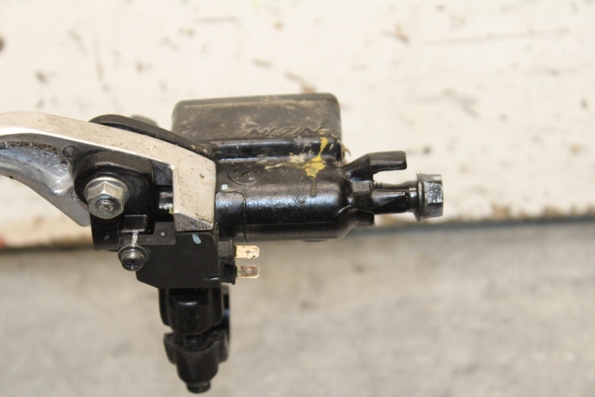 15-16 HONDA CB300F FRONT BRAKE MASTER CYLINDER w/ LEVER BB740