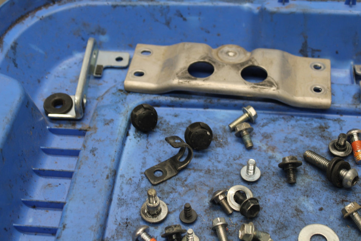 11-24 SUZUKI GSXR750 MOUNTING BOLTS HARDWARE SCREWS BB879