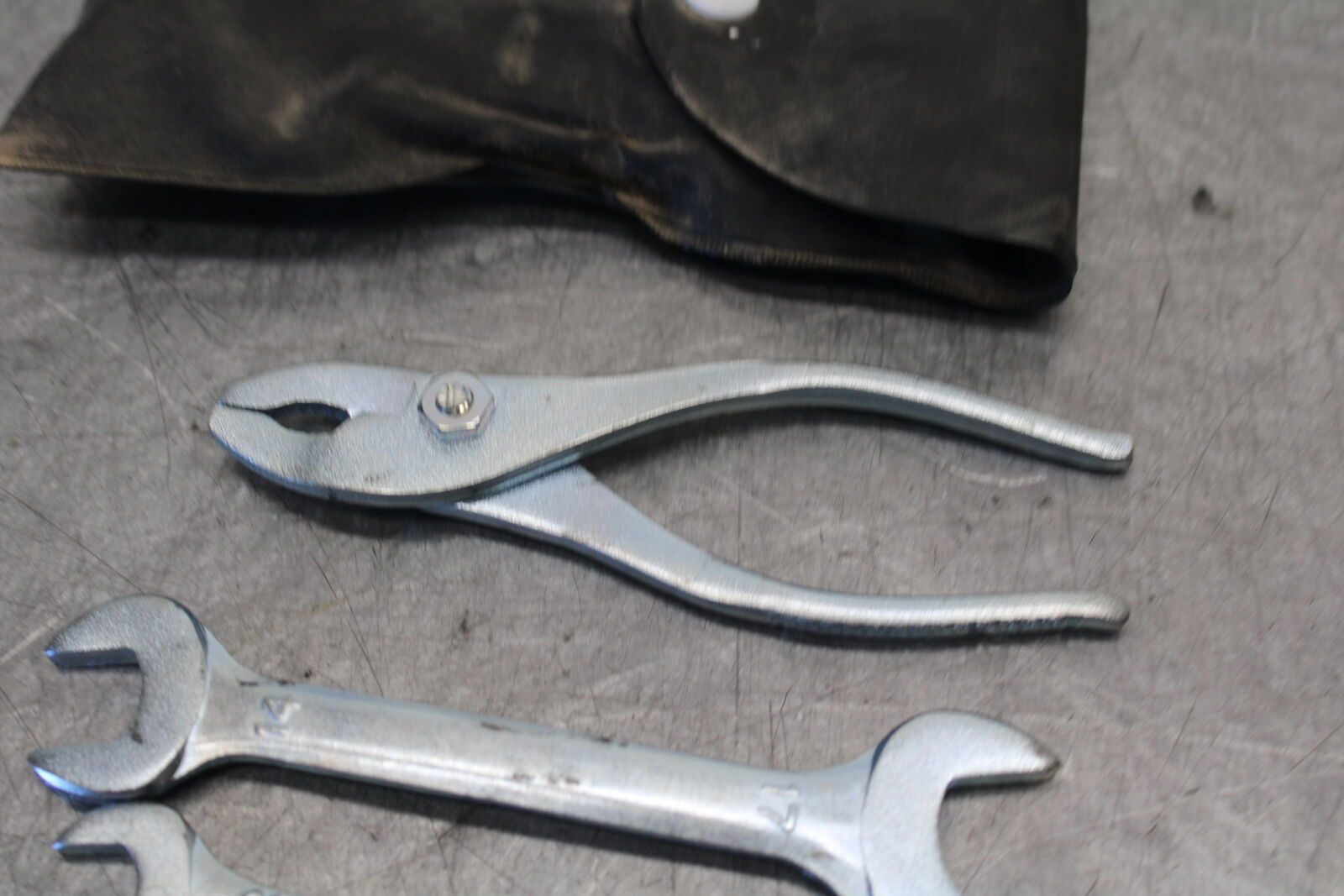 11-24 SUZUKI GSXR750 STOCK TOOLS OEM TOOL BAG KIT SET BB687