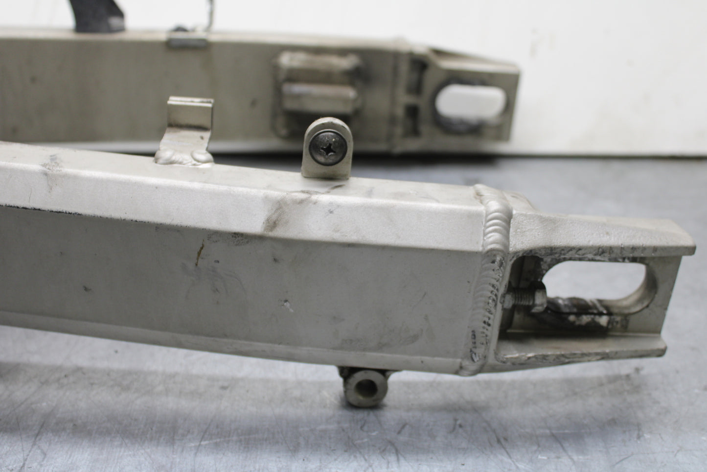 00-02 KAWASAKI NINJA ZX6R REAR SWINGARM BACK SUSPENSION SWING ARM BB750