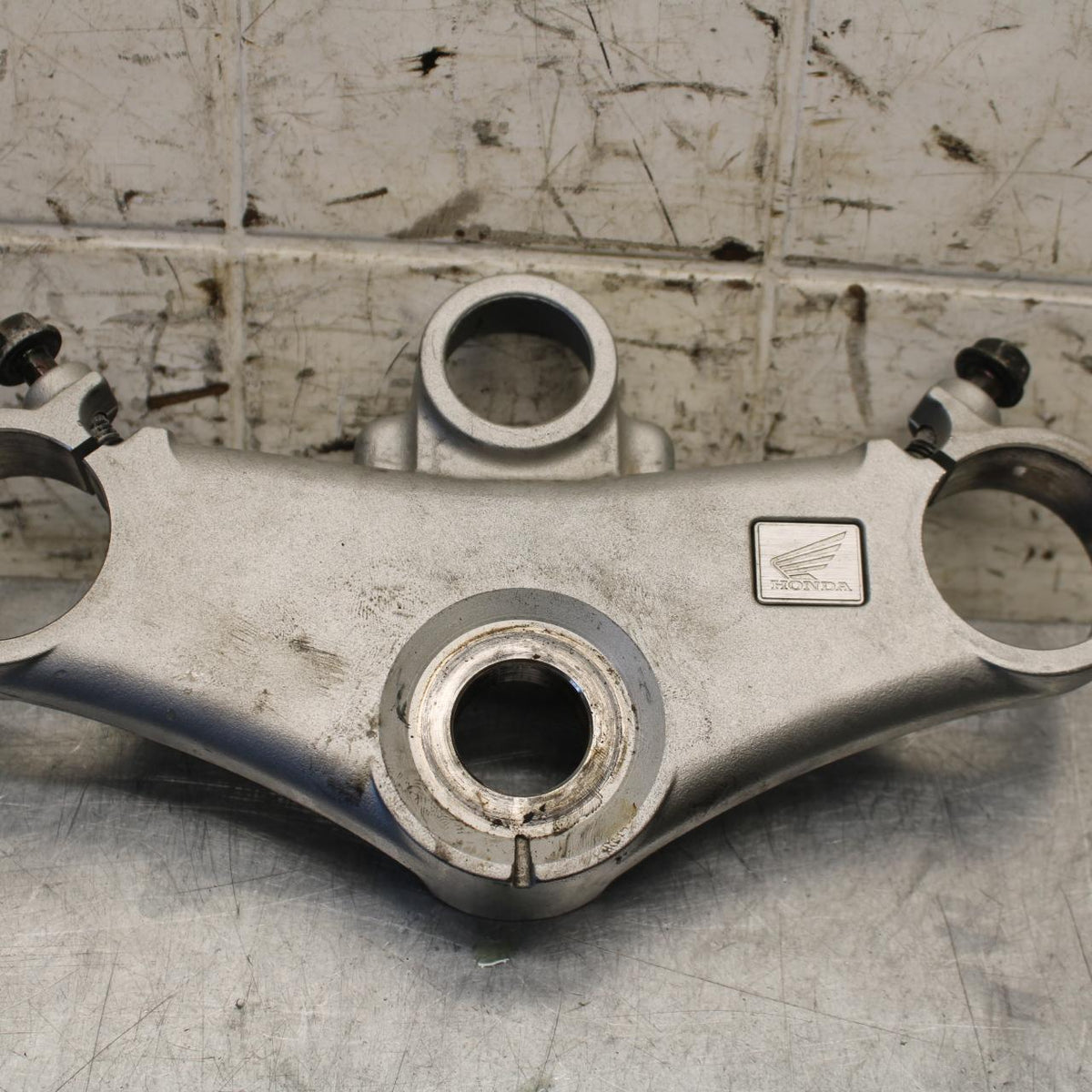 2000 Honda Super Hawk 1000 VTR1000F FORKS UPPER TRIPLE TREE CLAMP BB577