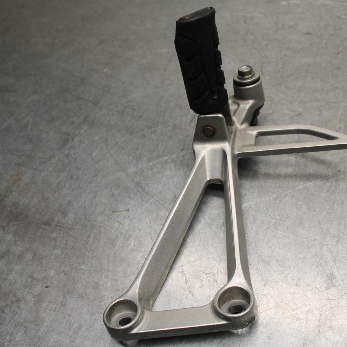 15-18 HONDA CB300FA REAR FOOT RESTS PEGS STEPS SET PAIR BB646