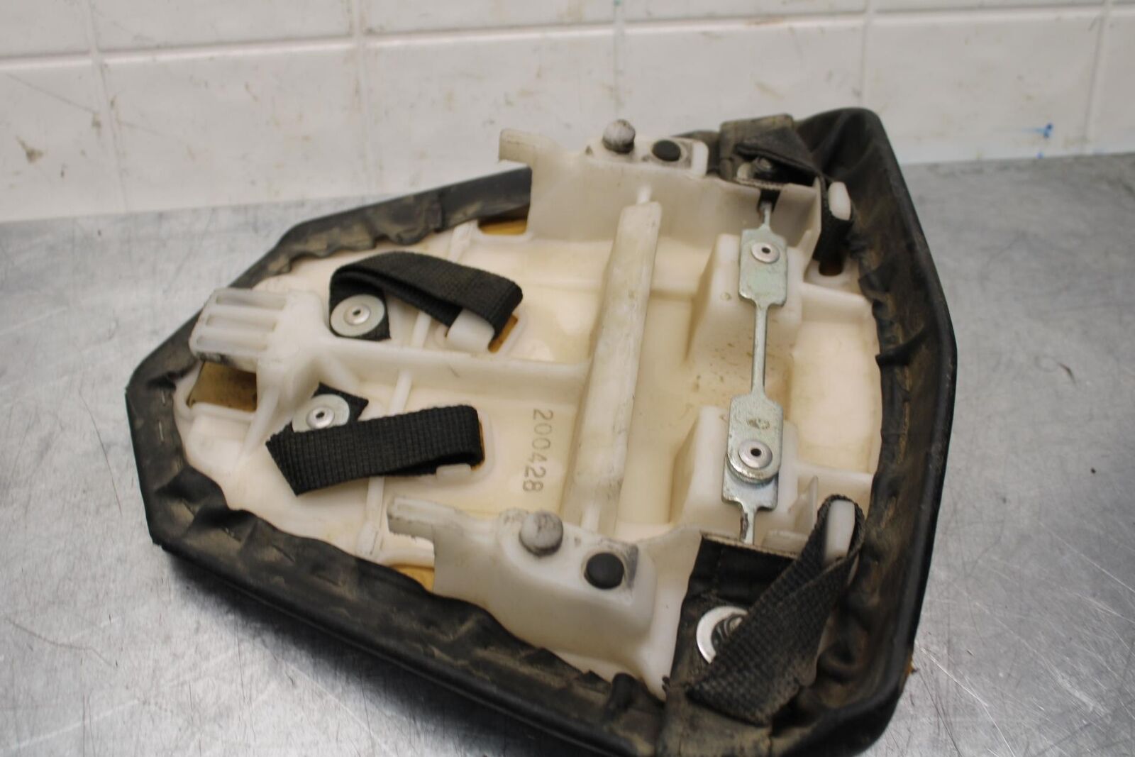 2007 Yamaha YZF R6 REAR BACK PASSENGER TANDEM SEAT PAD SADDLE PILLION BB590