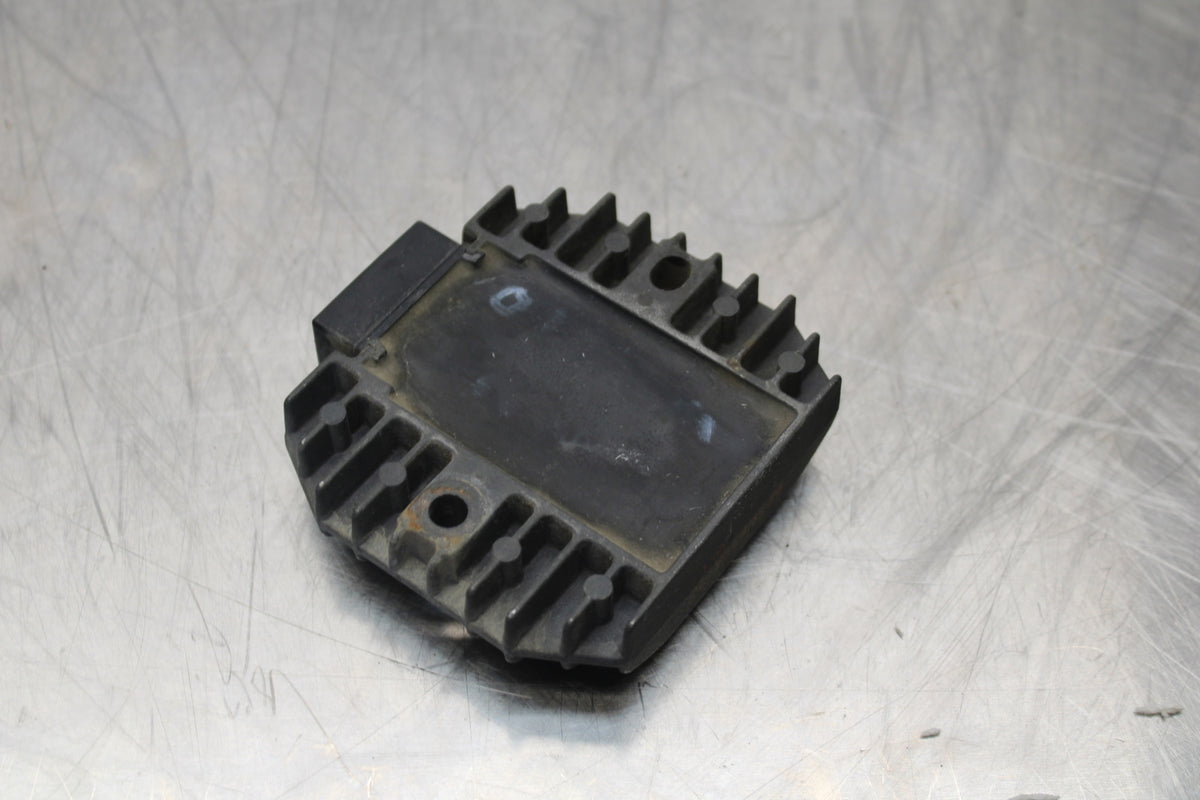 98-05 HONDA SUPER HAWK 1000 VTR1000F RECTIFIER VOLTAGE REGULATOR BB152