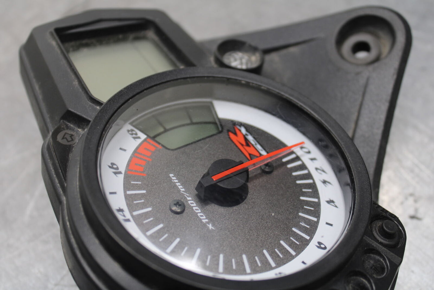 08-09 SUZUKI GSXR600 SPEEDO TACH GAUGES CLUSTER SPEEDOMETER TACHOMETER BB728