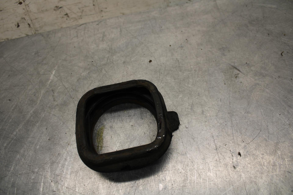 84-85 HONDA V65 SABRE DRIVE SHAFT  COVER RUBBER SEAL BB05