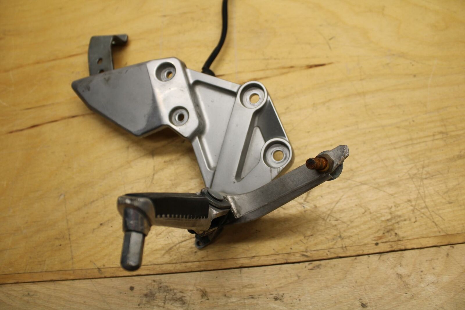 07-08 SUZUKI SV650 RIGHT REARSET REAR SET DRIVER FOOT PEG REST STOP BB316