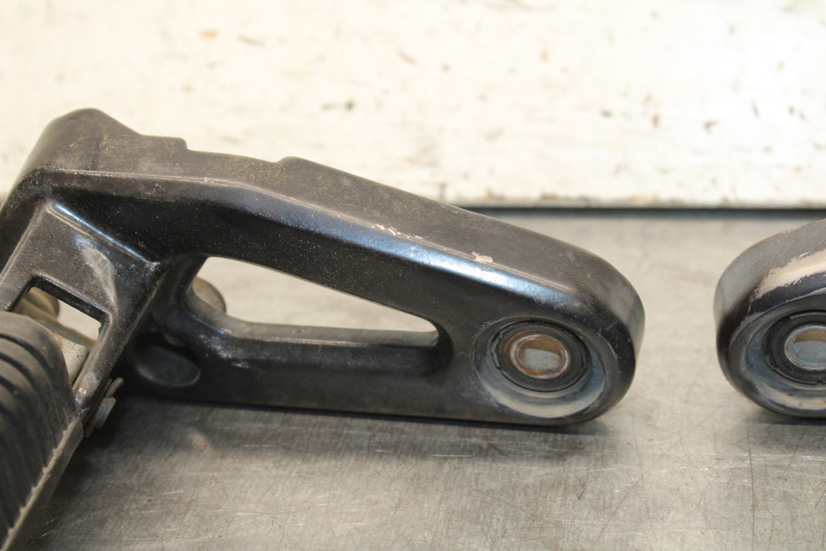 85-86 SUZUKI MADURA 1200 REAR PASSENGER FOOT STEP PEG  BB691