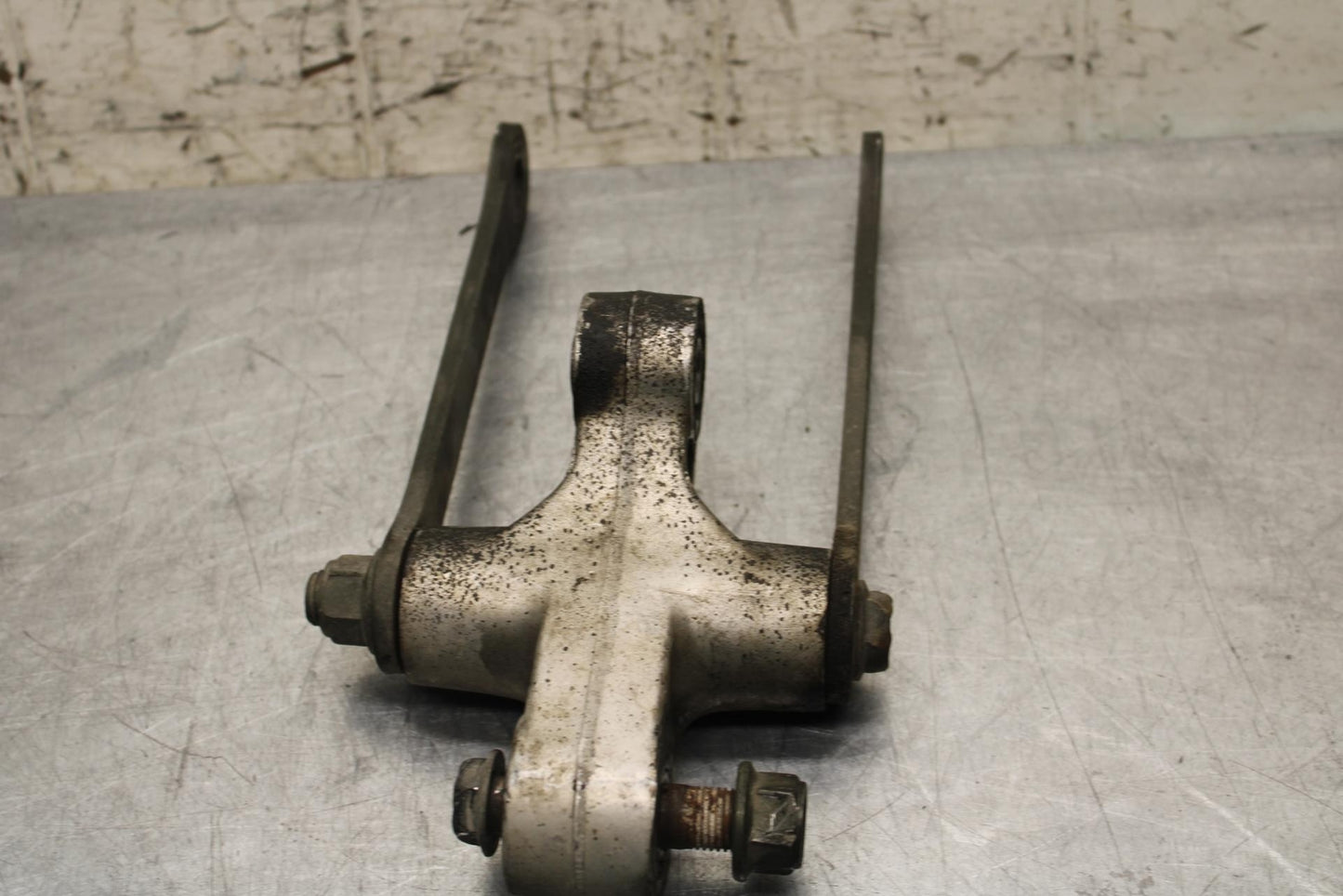 2004 Suzuki Intruder 1500 VL1500 REAR BACK SHOCK LINKAGE BB573