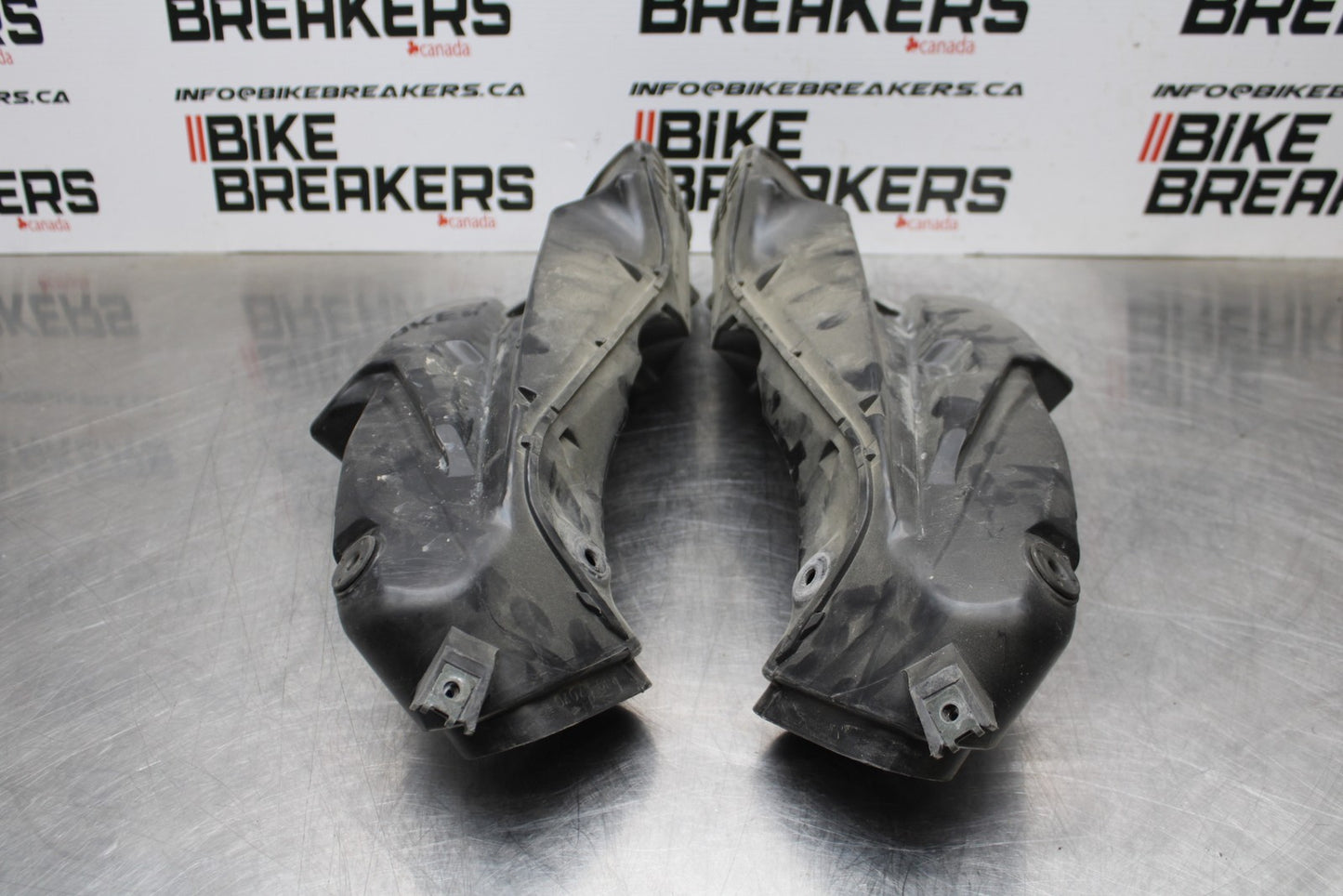 06-07 SUZUKI GSXR 600 RIGHT LEFT AIR INTAKE DUCTS BB178
