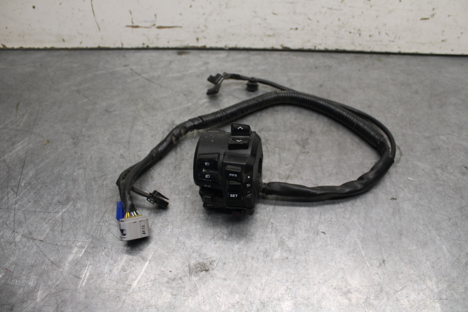 22-24 YAMAHA XSR900 LEFT CLIP ON HANDLE HORN SIGNALS SWITCH SWITCHES BB683
