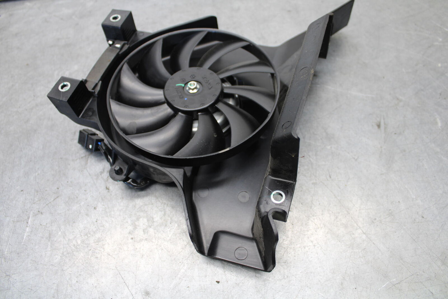 18-23 KAWASAKI NINJA 400 ENGINE RADIATOR COOLING FAN BB660